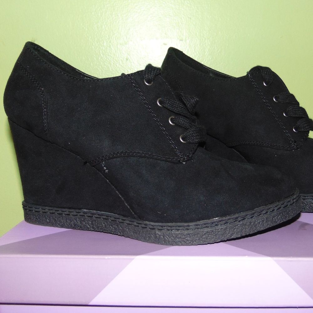 Black Ankle Boots With Heel And Lace Up